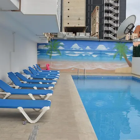 Apts Ara With Pool Бенидорм